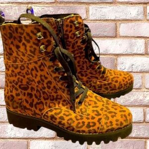 New with Tags Women’s Donald Pliner Leopard Combat Boots 🥾